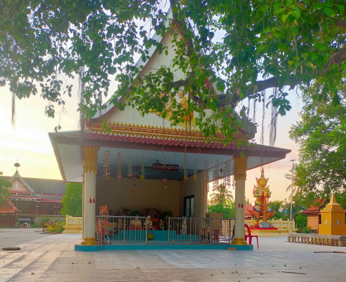 ศาลเจ้าปู่สวาท วัดบ้านปราสาท